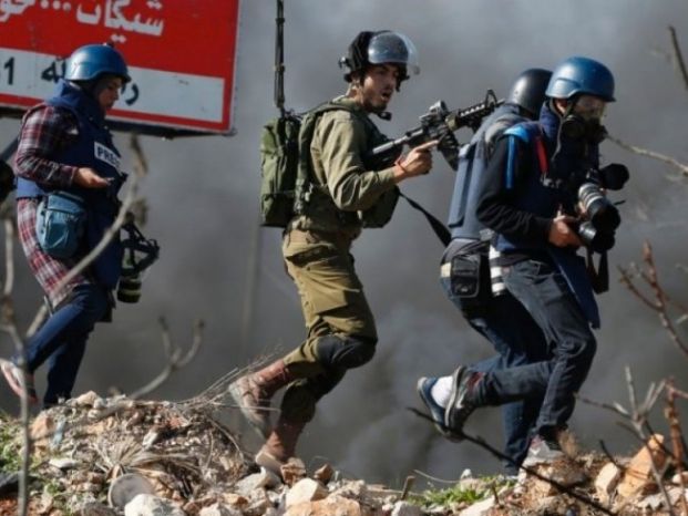 "الإعلام" تجدد دعوتها لتوفير الحماية للصحفيين الفلسطينيين
